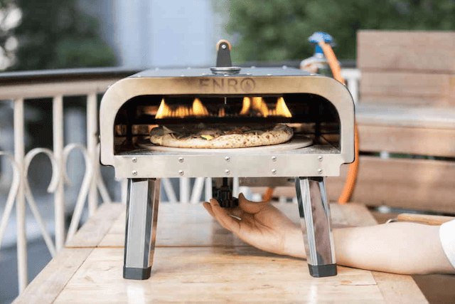 【ENRO】ピザを焼くシーン